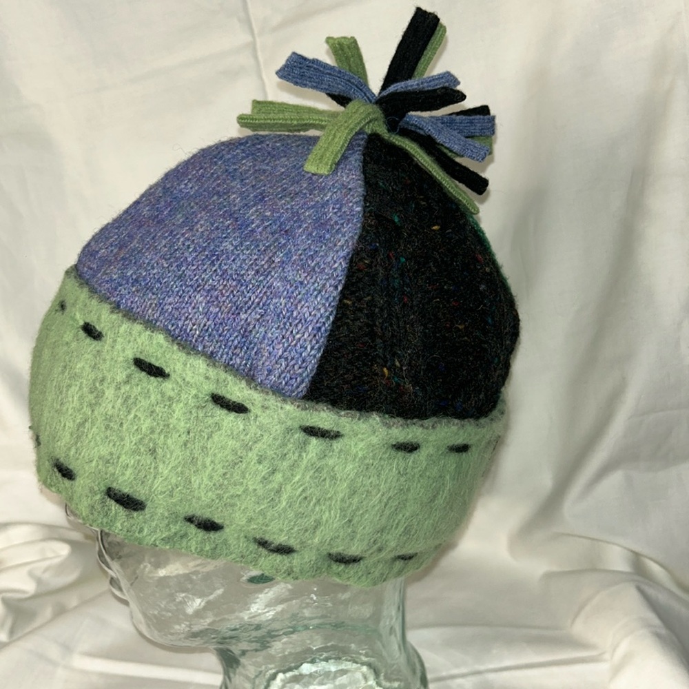 Baabaazuzu Eco Fashion Upcycled Wool Hat Green Blue Black Tassel Top Sz S/M EUC
